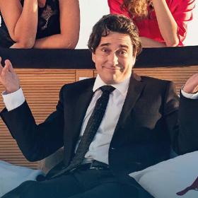 Věčně tvá nevěrná je crazy komedie režiséra Milana Cieslara, který se do projektu pustil společně se seriálovým scenáristou Janem Míkou.