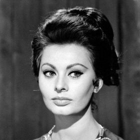 V osmdesátých letech strávila několik dní za mřížemi kvůli daňovým machinacím.