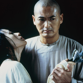  Klíč k tomuto úspěchu můžeme vidět v bravurním skloubení východních a západních i tradičních a moderních vlivů ve filmu, který příznačně vznikl jako koprodukce.