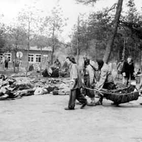 Zvěrstev, které se v nacistických koncentračních táborech děly (na snímku Bergen-Belsen) nikdy nelitovala. Po válce byla uznána vinou z týrání, vraždy a účasti na selekcích, za což byla 3. května 1947 popravena britským popravčím Albertem Pierrepointem.