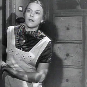 František Filipovský
Anna Letenská umřela v koncentračním táboře. Spoluvězeňkyně, které se po válce vrátily, vyprávěly, že kolem ní panovala i v nejtěžších chvílích dobrá, uklidňující nálada. I v lágru rozdávala svou veselost. Dokonce prý z hadříků ušila panáčky, jakési loutky, karikující táborové panstvo. Vymýšlela si k nim humorné průpovídky a bavila své přátele. Až do poslední chvíle potvrzovala, že byla bohem nadaným komikem.