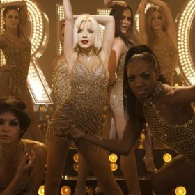 Vypadá to, že kvůli tomu, jak členy herecké společnosti rozptylují jejich osobní problémy, a kvůli hrozbě v podobě nabídky bohatého obchodníka, který chce koupit od Tess tohle místo, se dobré časy z klubu nadobro vytratily.