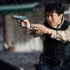 Hongkongský policista Jackie přijme úkol sledovat podezřelou ruskou krásku Natašu na cestě do Ruska.