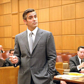 Po procesu, ve kterém se mu opět podaří prokázat svou kvalitu a Marylin Rexrothovou doslova zruinuje, se však neočekávaně sám zaplete do její rozvodové hry. 