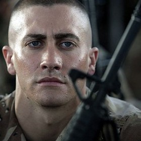 Jedná se o sondu mimořádně štiplavou, detailní a zábavnou, v níž "tvrdí muziku" vynikající herecké výkony hlavních představitelů. 