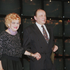 Kromě Velké pražské operety během 2. světové války hrála v holešovické Uranii, po válce pak v Divadle 5. května, v Divadle W+V, nakonec 34 let působila v Hudebním divadle v Karlíně.