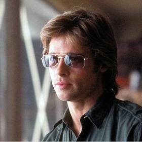 Tajný agent CIA Nathan Muir má před sebou poslední den práce. V ranních hodinách se od přítele Duncana z Hongkongu dozví, že v Číně byl uvězněn za špionáž jeho přítel a bývalý žák Thomas Bishop, který násilně vnikl do jedné z věznic.