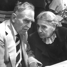 První vzdělání získala doma, pak studovala tři roky na měšťanské škole. 