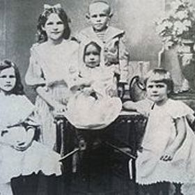 Anna Letenská, rozená Svobodová, provdaná Čalounová, byla česká divadelní a filmová herečka, která zemřela v koncentračním táboře Mauthausen za druhé světové války.