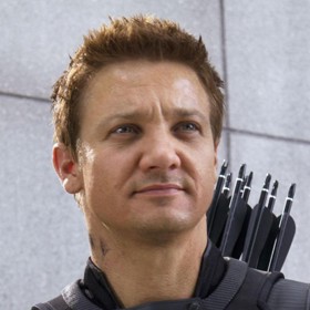 Jeremy Renner je americký herec, který se proslavil především v sérii filmů Avengers.