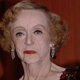 Celkem jedenáctkrát (naposledy v roce 1962) byla nominována na Cenu Akademie, Oscara si odnesla pouze dvakrát, za film Nebezpečná v roce 1935 a za Jezebel v roce 1938.