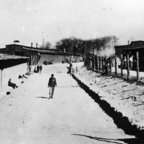 Nejdůležitější bylo svědectví jedné z týraných žen, která vypověděla, že na vlastní oči viděla, jak Ruth Neudeck prořízla jedné vězeňkyni hrdlo hranou lopaty....