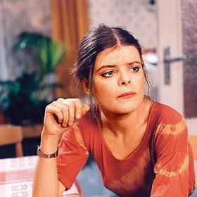 Zuzana Bydžovská je česká filmová a divadelní herečka, držitelka tří Českých lvů. Pochází z lékařské rodiny, má dvě děti.