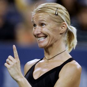 V prvních letech kariéra dosahovala nejlepších výsledků v ženské čtyřhře a roku 1990 se stala světovou deblovou jedničkou. 