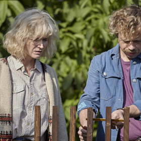 Film scenáristy a režiséra Slávka Horáka se snaží zachytit události v životě Václava Havla od roku 1968, kdy byl mladým úspěšným dramatikem, přes vpád vojsk Varšavské smlouvy a období, kdy se jako zakázaný autor stáhl do ústraní na chalupu u Trutnova. Snímek se zabývá také vztahem Havla s jeho první manželkou Olgou a sleduje jeho souboj s tehdejším vládnoucím režimem až k přelomovým událostem roku 1989.