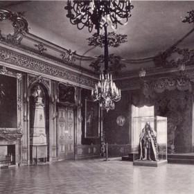 Původní prostory v Rezidenčním zámku na fotografii z roku 1933. Podle historických plánů a fotografií památkáři svatební apartmán opravovali.