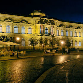 V budově Semperbau v drážďanském Zwingeru najdete unikátní Obrazárnu Starých mistrů.