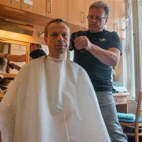 Film scenáristy a režiséra Slávka Horáka se snaží zachytit události v životě Václava Havla od roku 1968, kdy byl mladým úspěšným dramatikem, přes vpád vojsk Varšavské smlouvy a období, kdy se jako zakázaný autor stáhl do ústraní na chalupu u Trutnova. Snímek se zabývá také vztahem Havla s jeho první manželkou Olgou a sleduje jeho souboj s tehdejším vládnoucím režimem až k přelomovým událostem roku 1989.