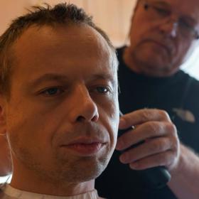 Film scenáristy a režiséra Slávka Horáka se snaží zachytit události v životě Václava Havla od roku 1968, kdy byl mladým úspěšným dramatikem, přes vpád vojsk Varšavské smlouvy a období, kdy se jako zakázaný autor stáhl do ústraní na chalupu u Trutnova. Snímek se zabývá také vztahem Havla s jeho první manželkou Olgou a sleduje jeho souboj s tehdejším vládnoucím režimem až k přelomovým událostem roku 1989.