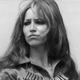 Svou pěveckou kariéru začínala s taneční kapelou, kterou sestavili muzikanti z lázeňského promenádního orchestru Poděbrady. V roce 1961 se dostala až do finále soutěže „Hledáme nové zpěváky“. 