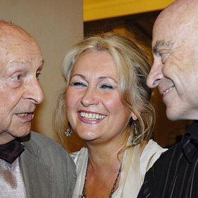 Bořivoj Navrátil byl český divadelní a filmový herec a interpret čtených textů.