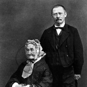 Přestože šlo o blízké příbuzné, teta se strýcem jí těžký osud nijak neulehčili a využívali ji jako levnou pracovní sílu.