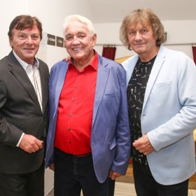 Kdo jiný by na soutěži ženské krásy neměl chybět než legendy Pavel Trávníček, Jiří Krampol a Standa Hložek.