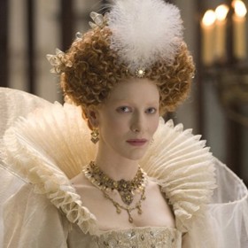 Postavila se nejmocnější armádě světa. Unikla pokusu o atentát. Kvůli vyššímu zájmu obětovala svou lásku a nechala popravit svou příbuznou. Jmenovala se Alžběta a především díky ní se Británie může chlubit přívlastkem Velká.