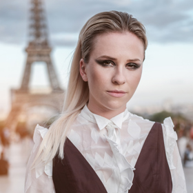 Influencerka Mariana Prachařová v Paříži při focení nové vlasové kolekce Soulmates kadeřníka Honzy Kořínka.