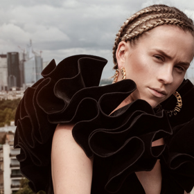 Influencerka Mariana Prachařová v Paříži při focení nové vlasové kolekce Soulmates kadeřníka Honzy Kořínka.