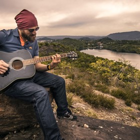 Toto je typická profilová fotografie člověka, kterého vědci zařadili do kategorie Člověk otevřený zkušenostem. Jaký je?