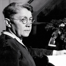 V roce 1897 mohla přejít na českou fakultu, ale opět jen na hospitační studium (bez statutu řádné posluchačky), v roce 1900 bylo novým zákonem dívkám umožněno skládat zkoušky za celou dosavadní dobu studia. Zásluhu o to měla jistě Anna Honzáková svými výsledky i osobní a několika písemnými intervencemi ve Vídni.