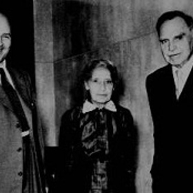 Lise Meitner byla významná rakouská fyzička působící v oboru jaderné fyziky a radioaktivity.