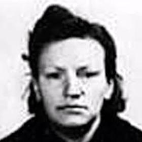 Ruth Neudeck se narodila v létě 1920 jako Ruth Hartmann v polské Vratislavi. Jako dozorkyně působila v koncentračním táboře Ravensbrück a následně v pobočném táboře Uckermark.