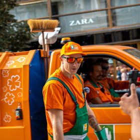 Herec Jakub Štáfek si vyzkoušel povolání popeláře.