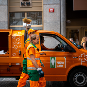 Herec Jakub Štáfek si vyzkoušel povolání popeláře.