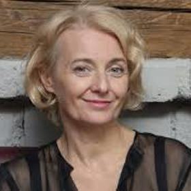 Po maturitě začala studovat psychologii na Filozofické fakultě Univerzity Karlovy, ale studium přerušila po prvním semestru.