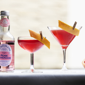 Růžové drinky si můžete dopřát v BeBop baru