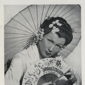 Provdala se za dirigenta Národního divadla Jiřího Jirouše, se kterým žila až do své smrti v roce 2004.