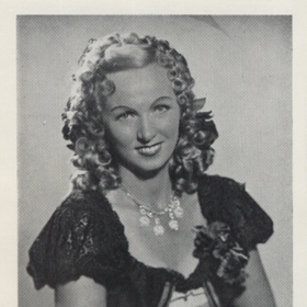 Svoji profesionální pěveckou kariéru započala v roce 1941 jako sólistka opery Státního divadla v Ostravě (1941-1943). 