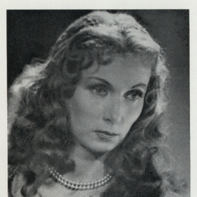 Otec Vlasty Urbanové, Ing. Bohumil Urban, byl finančním komisařem cukrovaru v Rosicích nad Labem, nyní místní části Pardubic. Byl velmi dobrým zpěvákem, umělecky vzdělaným a jeho přáním bylo, aby se Vlasta stala pěvkyní.