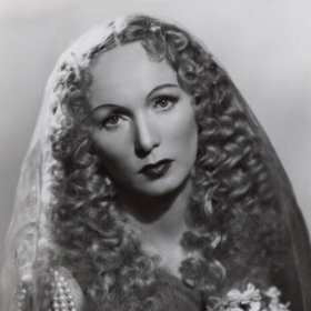 Velký úspěch její Gildy v Rigolettu se španělským barytonem Celestinem Sarobem podnítil šéfa opery Národního divadla v Praze prof. Václava Talicha k pozvání Vlasty Urbanové k hostování v Národním divadle v opeře Kouzelná flétna a k účinkování ve zpívaném filmu Orfeus s orchestrem Národního divadla pod taktovkou šéfa Talicha.