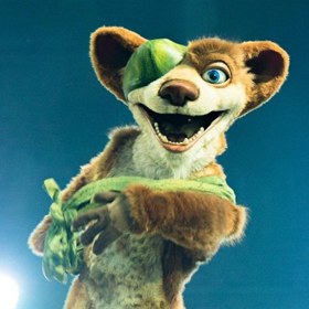 A s tím přesunem je docela honička, zvlášť když zvířecí tým - mamut, tygr a lenochod - najdou lidské mládě, moc roztomilého človíčka, a usmyslí si, že prcka vrátí rodičům. 