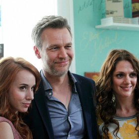 Všechno nebo nic je česko-slovenský film podle námětu a scénáře slovenské autorky Evy Urbaníkové. Scénář napsala spolu s režisérkou filmu Martou Ferencovou. Jde o romantickou vztahovou komedii, do hlavních rolí byli obsazeni Táňa Pauhofová, Klára Issová, Ondřej Sokol, Petra Hřebíčková a další.