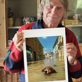 Cyklus krátkých dokumentů zachycuje prostřednictvím 30 fotografií zlomové či významné okamžiky naší doby od 17. listopadu 1989 do konce roku 2018.