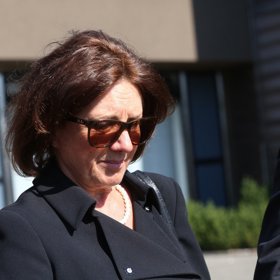 Po celou dobu odolávala nabídkám na přesídlení do Prahy a až do roku 1985 zůstávala věrná rodné Ostravě. 