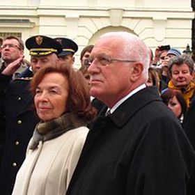 V letech 1994 až 2000 působila jako výkonná tajemnice České společnosti ekonomické.