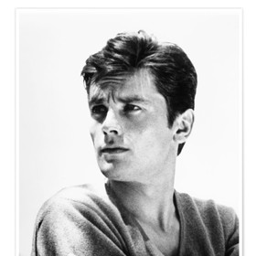 Původně se měla stát jeho první životní partnerkou herečka Romy Schneider. S ní se herec seznámil v roce 1958 při natáčení filmu Kristýna a 20. března 1959 se dokonce oficiálně zasnoubili. 