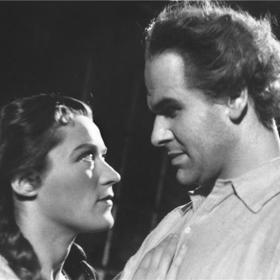 V rolích v Národním divadle (zde s Lubou Skořepová v Lucerně - 1949) byl nezapomenutelný. Na svou slávu a herecké nadání se snažil nalákat ženy, které měl kompromitovat.