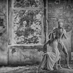 Mužské akty a neotřelé kompozice jsou jasným Junkovým rukopisem.